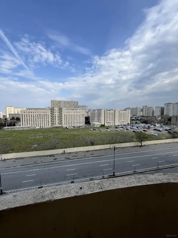 Satılır 4 otaqlı mənzil 237 m²