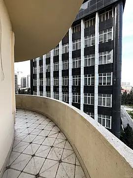 Satılır 4 otaqlı mənzil 237 m²