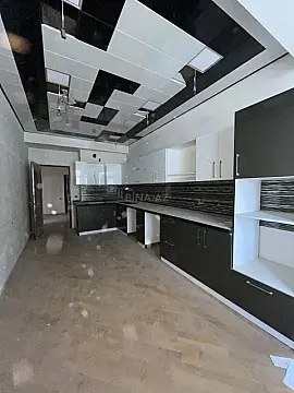 Satılır 4 otaqlı mənzil 237 m²