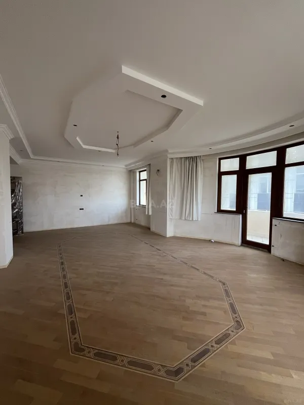 Satılır 4 otaqlı mənzil 237 m²