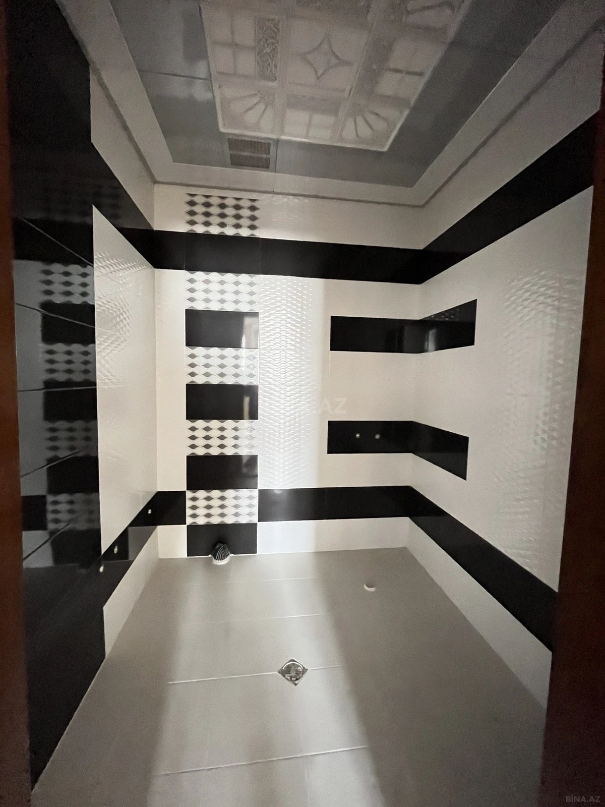 Satılır 4 otaqlı mənzil 237 m²