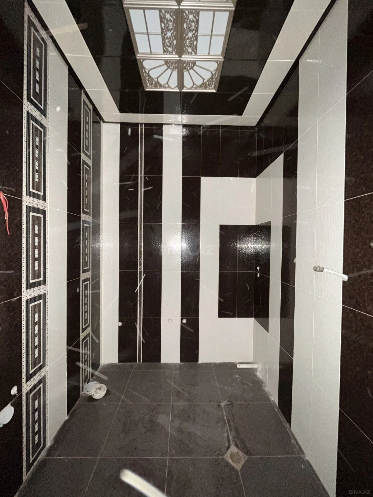 Satılır 4 otaqlı mənzil 237 m²