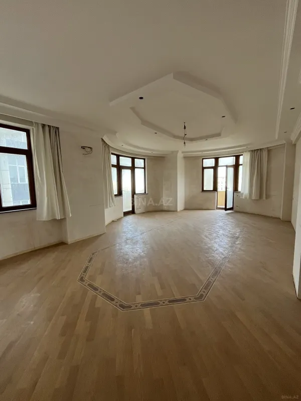 Satılır 4 otaqlı mənzil 237 m²