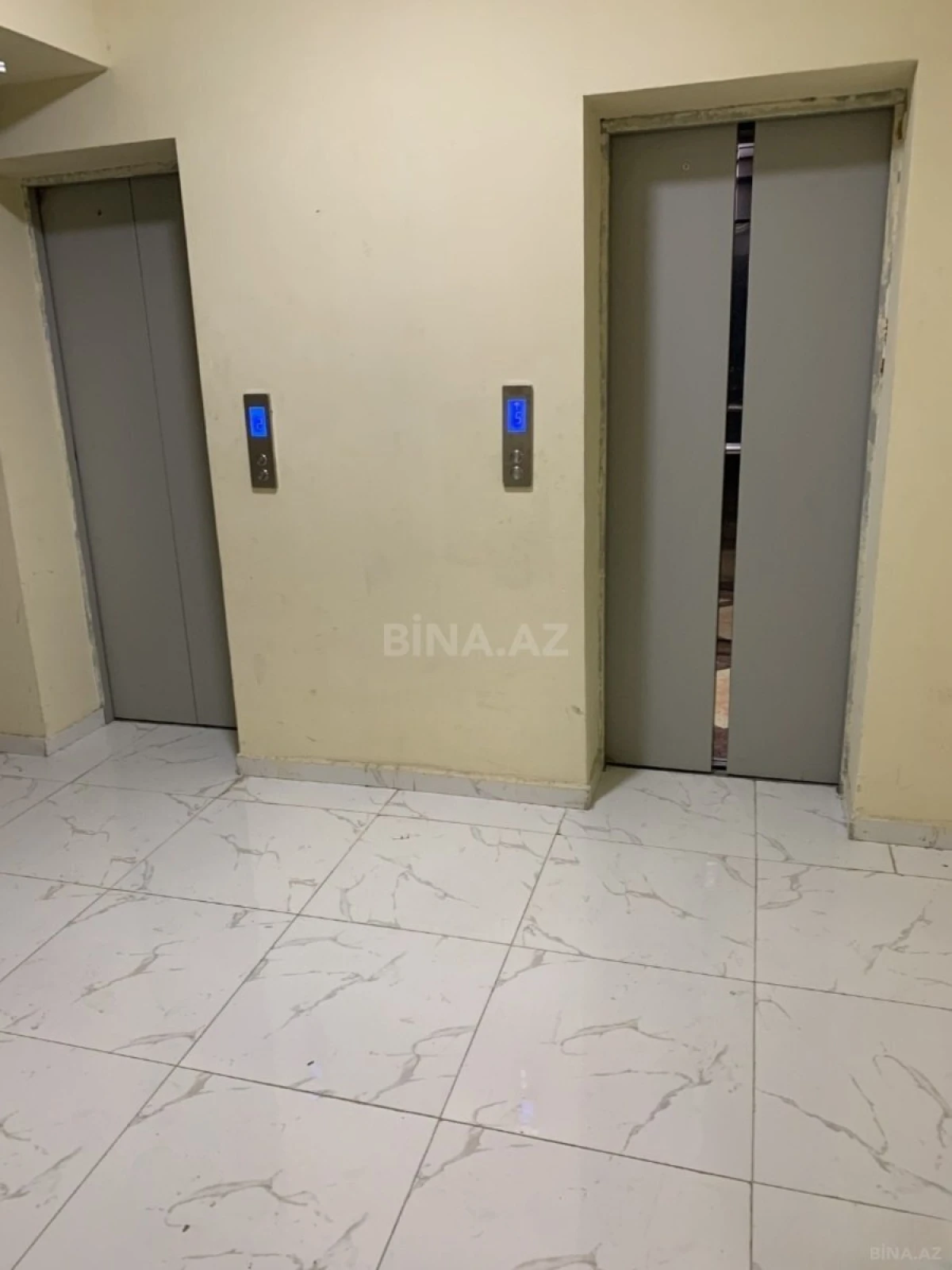Satılır 2 otaqlı mənzil 107 m²