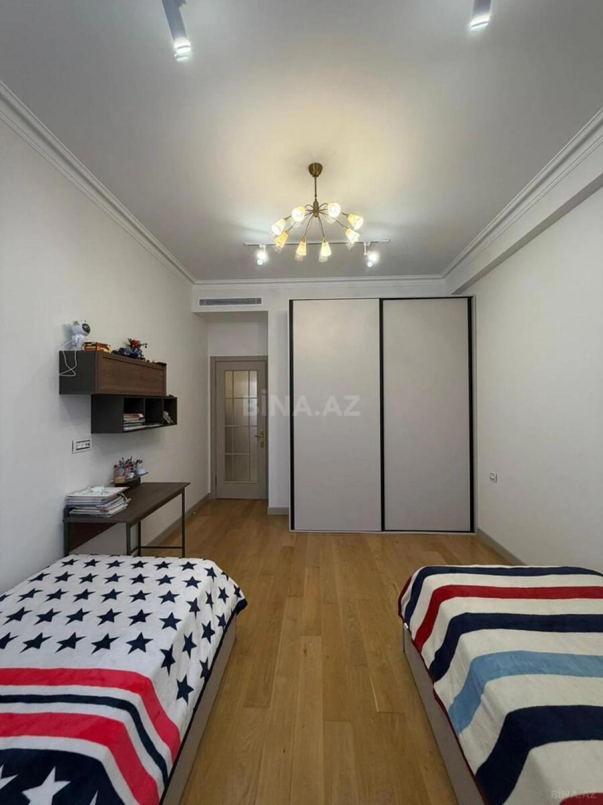 Satılır 3 otaqlı mənzil 130 m²