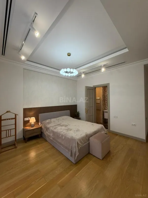 Satılır 3 otaqlı mənzil 130 m²