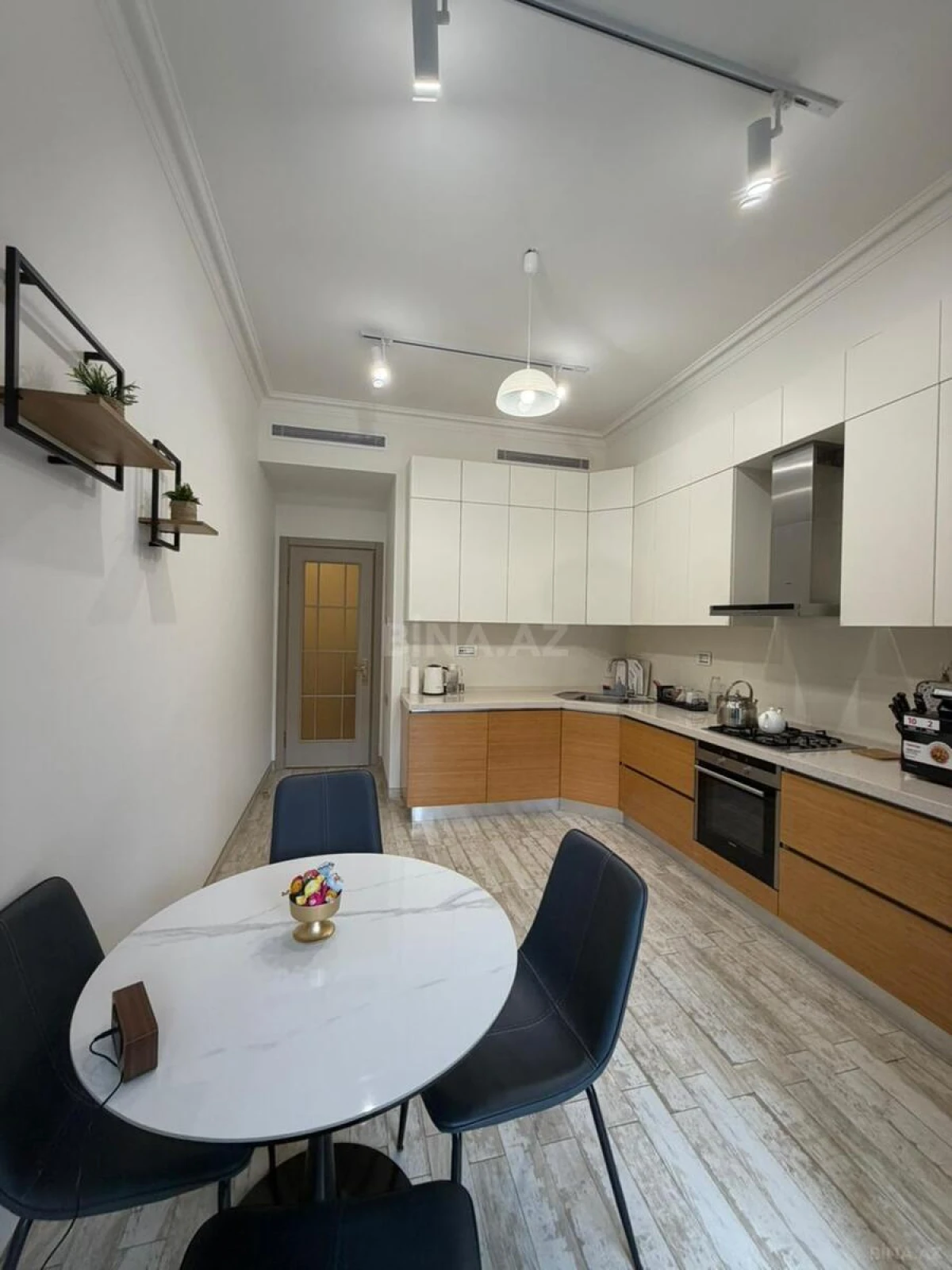 Satılır 3 otaqlı mənzil 130 m²