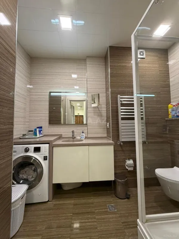 Satılır 3 otaqlı mənzil 130 m²