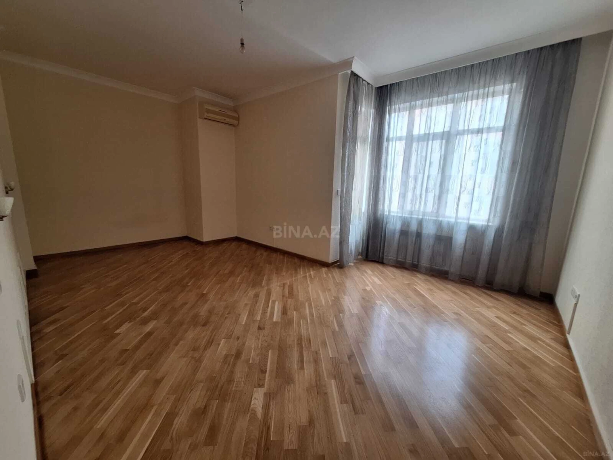 Kirayə verilir 4 otaqlı mənzil 200 m²