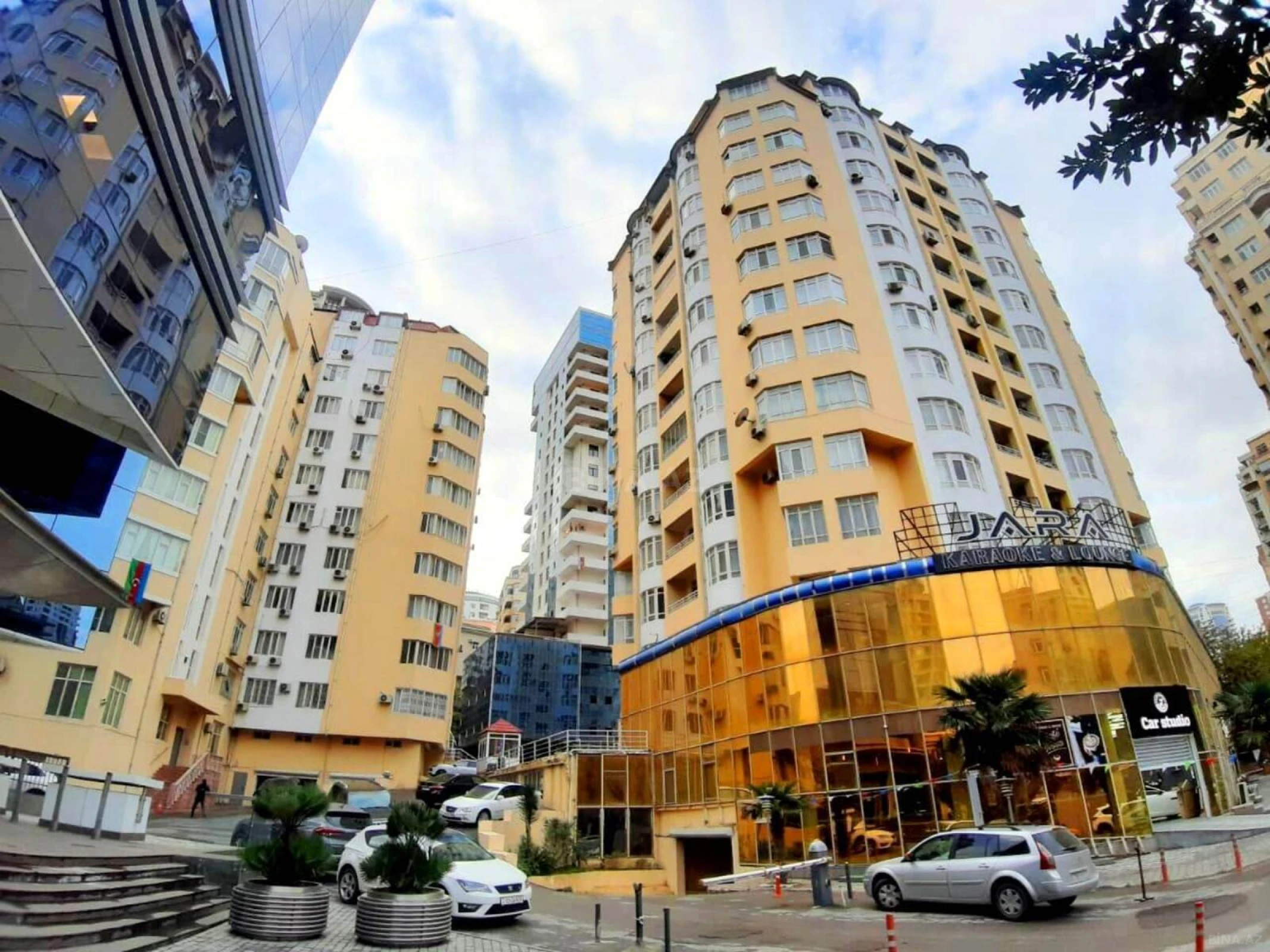 Kirayə verilir 4 otaqlı mənzil 200 m²