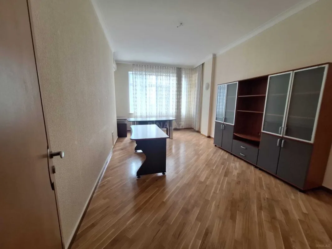 Kirayə verilir 4 otaqlı mənzil 200 m²