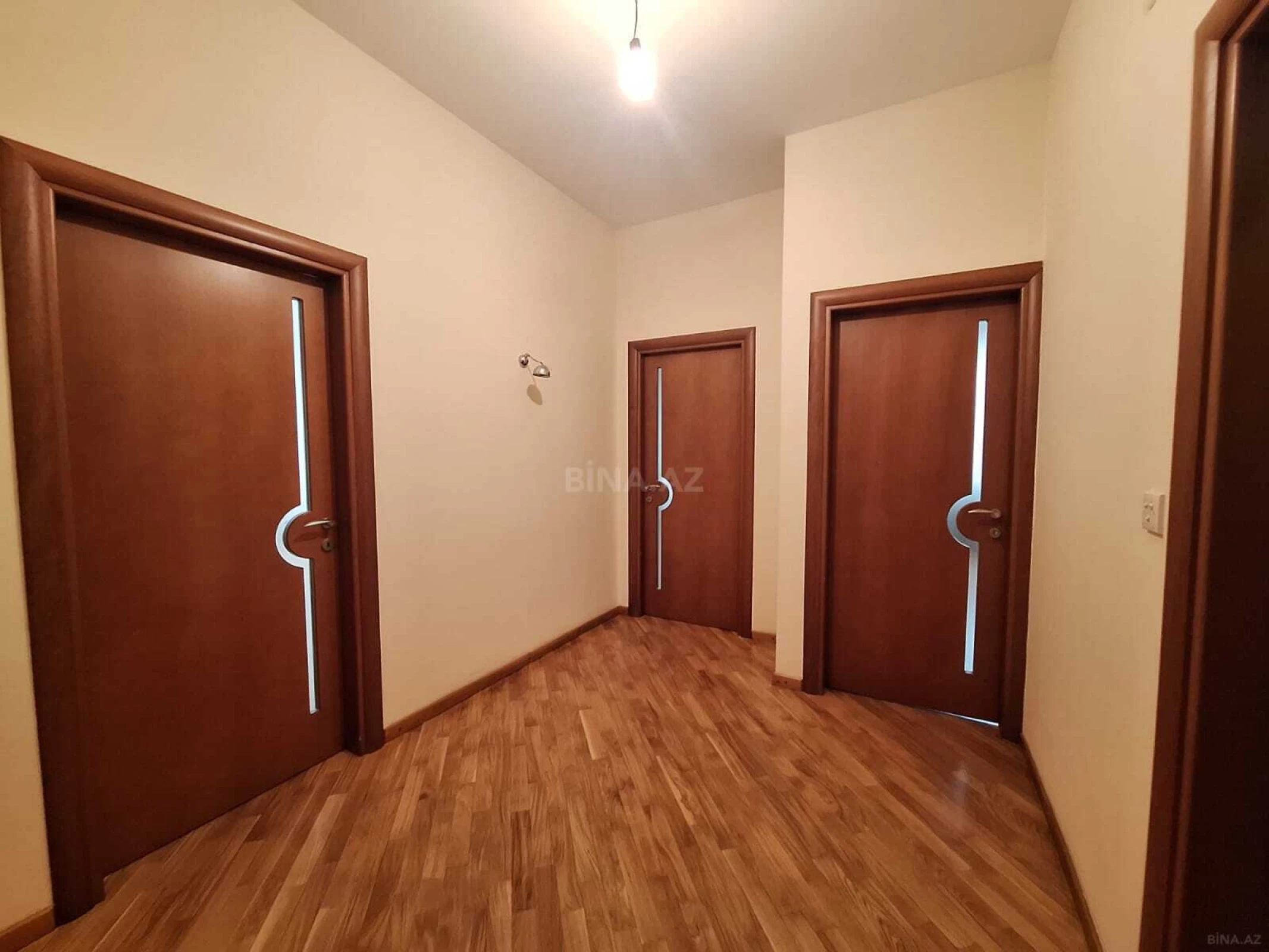 Kirayə verilir 4 otaqlı mənzil 200 m²