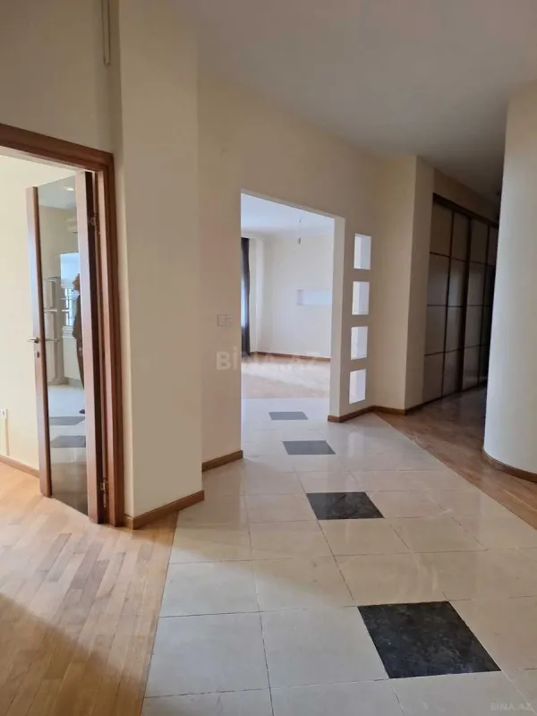 Kirayə verilir 4 otaqlı mənzil 200 m²