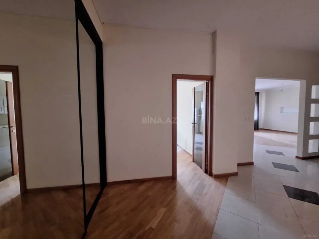 Kirayə verilir 4 otaqlı mənzil 200 m²