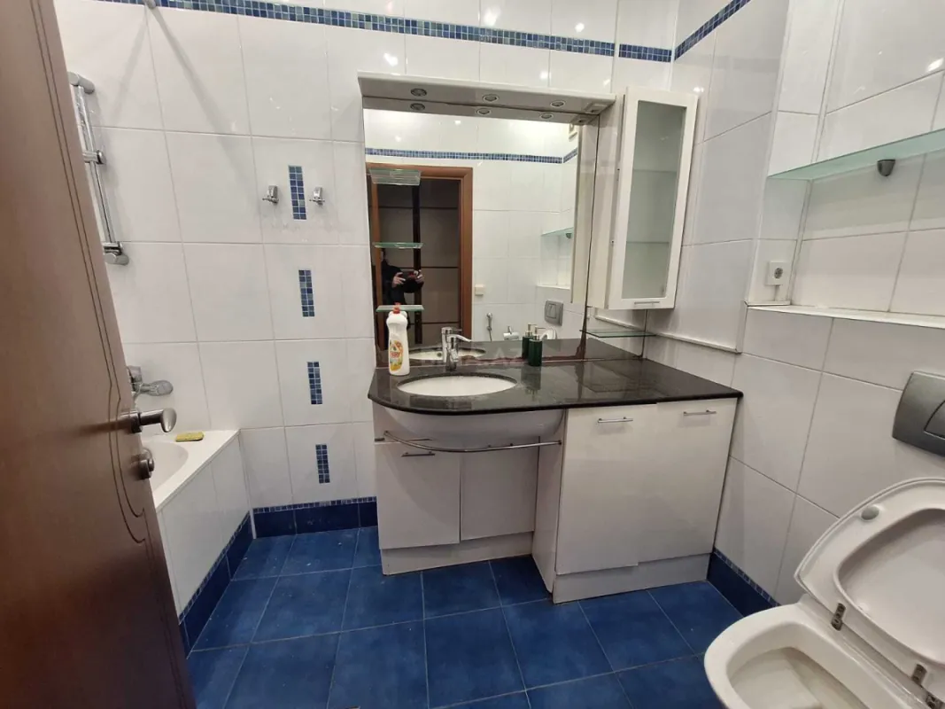 Kirayə verilir 4 otaqlı mənzil 200 m²