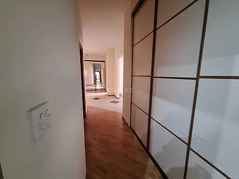 Kirayə verilir 4 otaqlı mənzil 200 m²