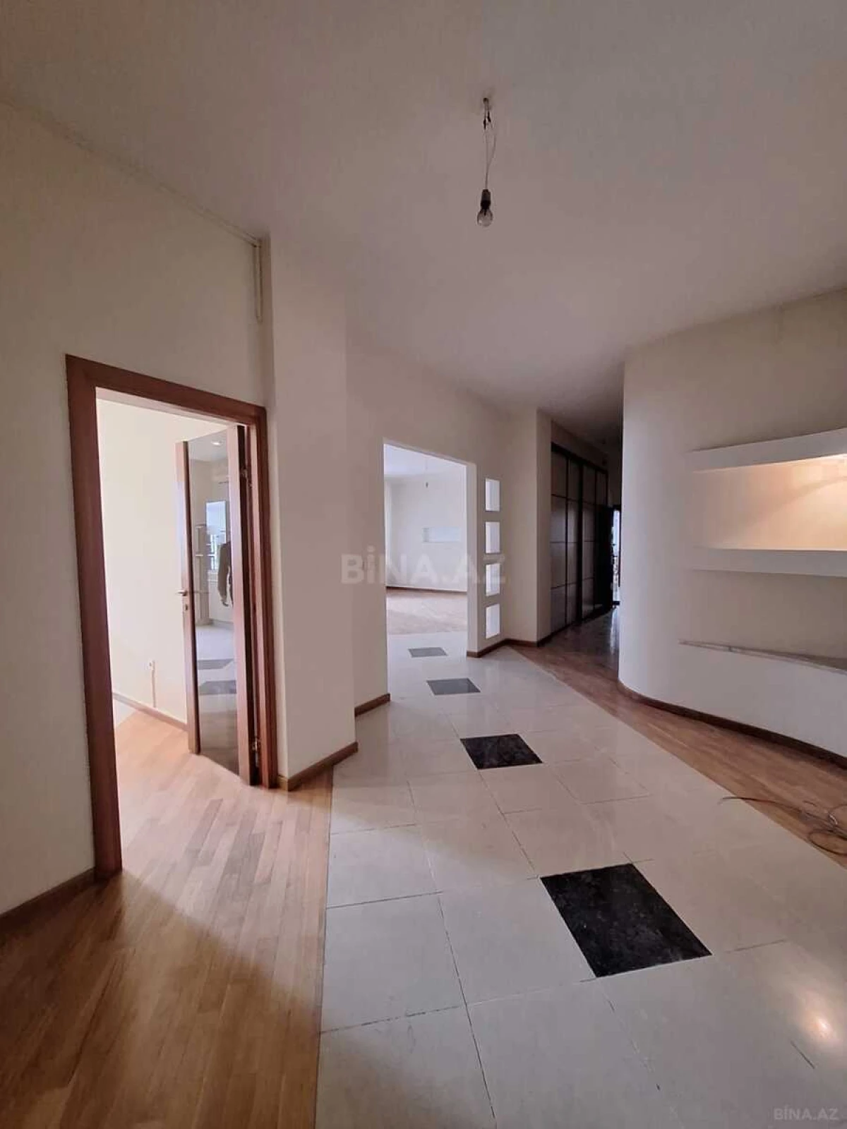 Kirayə verilir 4 otaqlı mənzil 200 m²