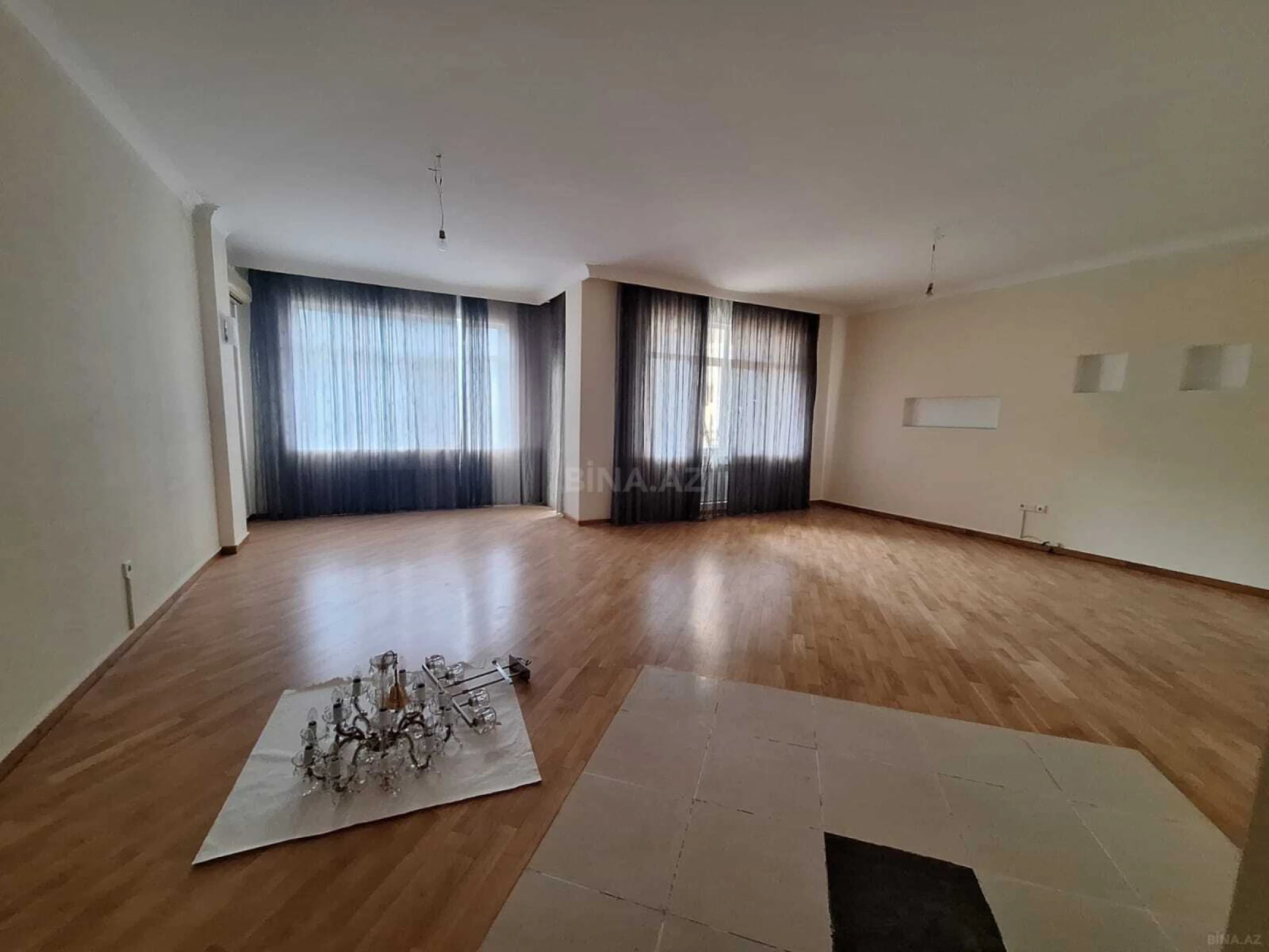 Kirayə verilir 4 otaqlı mənzil 200 m²