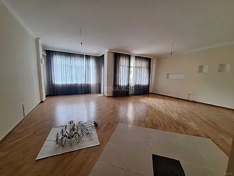 Kirayə verilir 4 otaqlı mənzil 200 m²