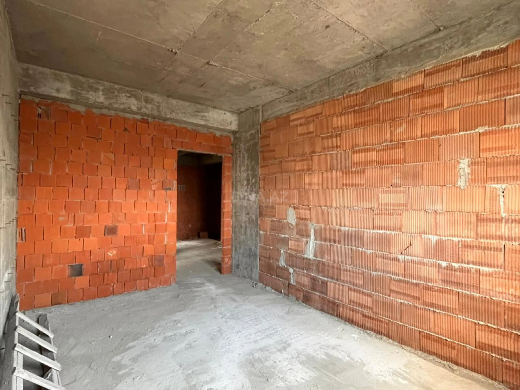 Satılır 3 otaqlı mənzil 157 m²