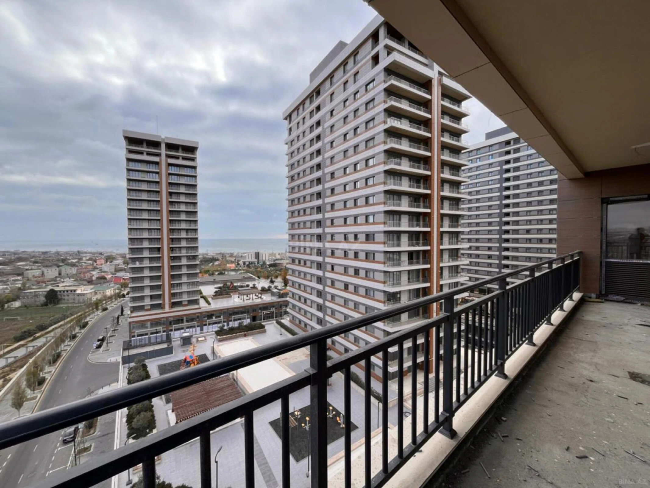 Satılır 3 otaqlı mənzil 157 m²