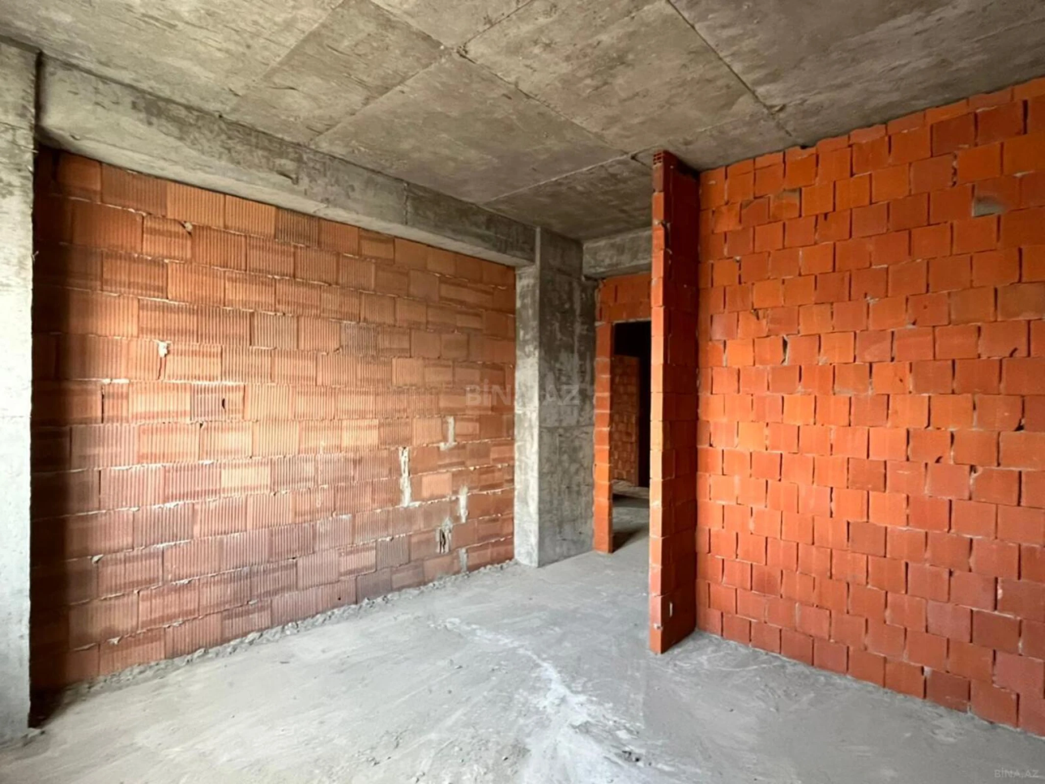 Satılır 3 otaqlı mənzil 157 m²