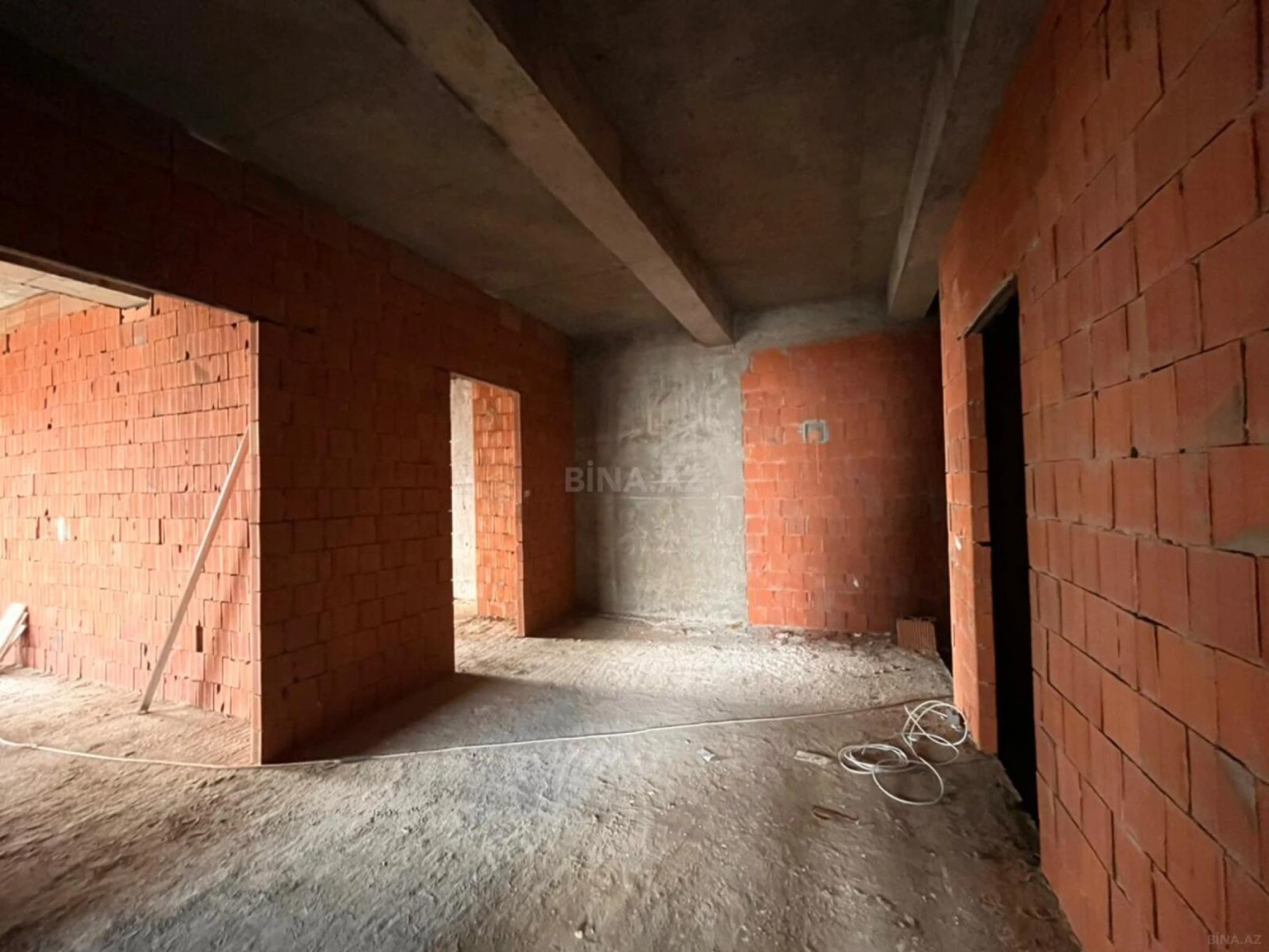 Satılır 3 otaqlı mənzil 157 m²