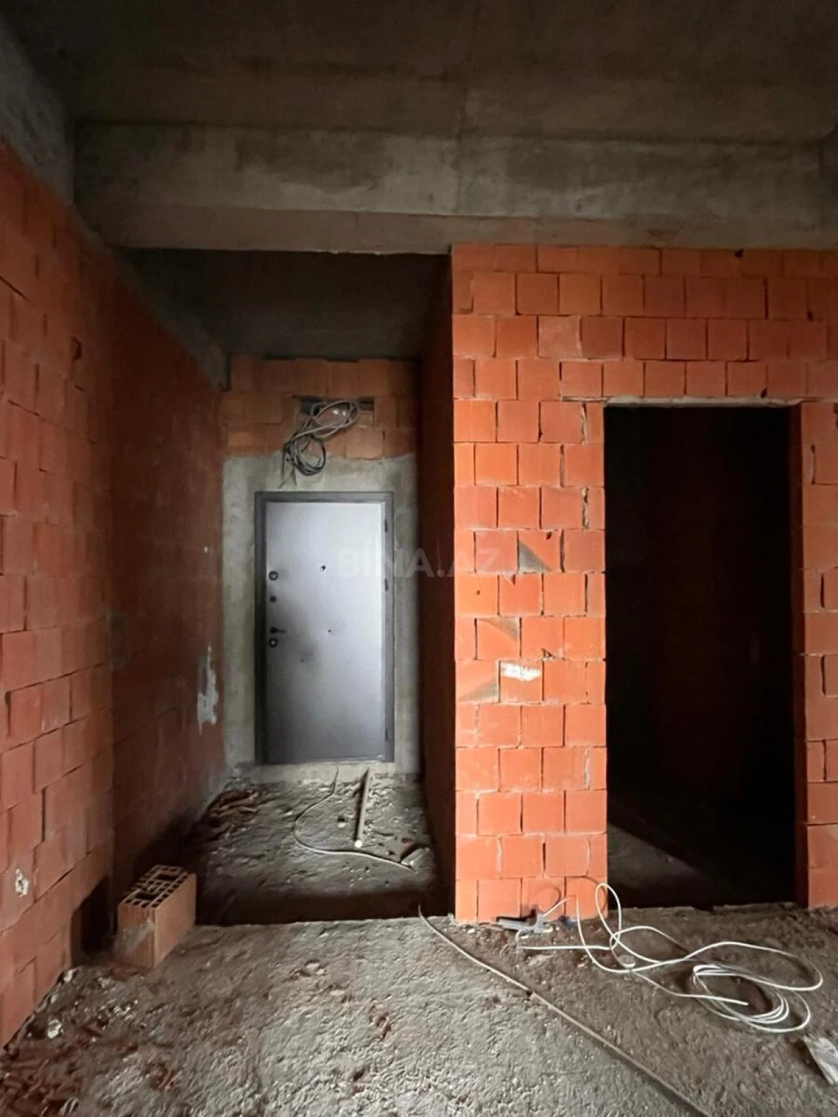 Satılır 3 otaqlı mənzil 157 m²