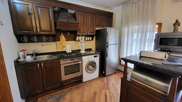 Kirayə verilir obyekt 220 m²