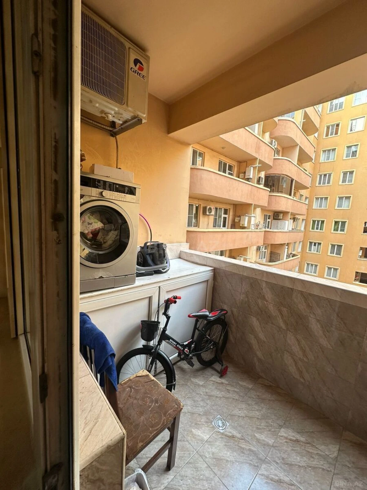 Satılır 3 otaqlı mənzil 127 m²