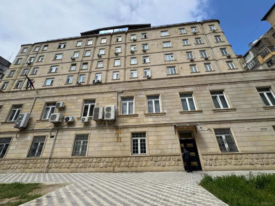 Satılır 3 otaqlı mənzil 150 m²