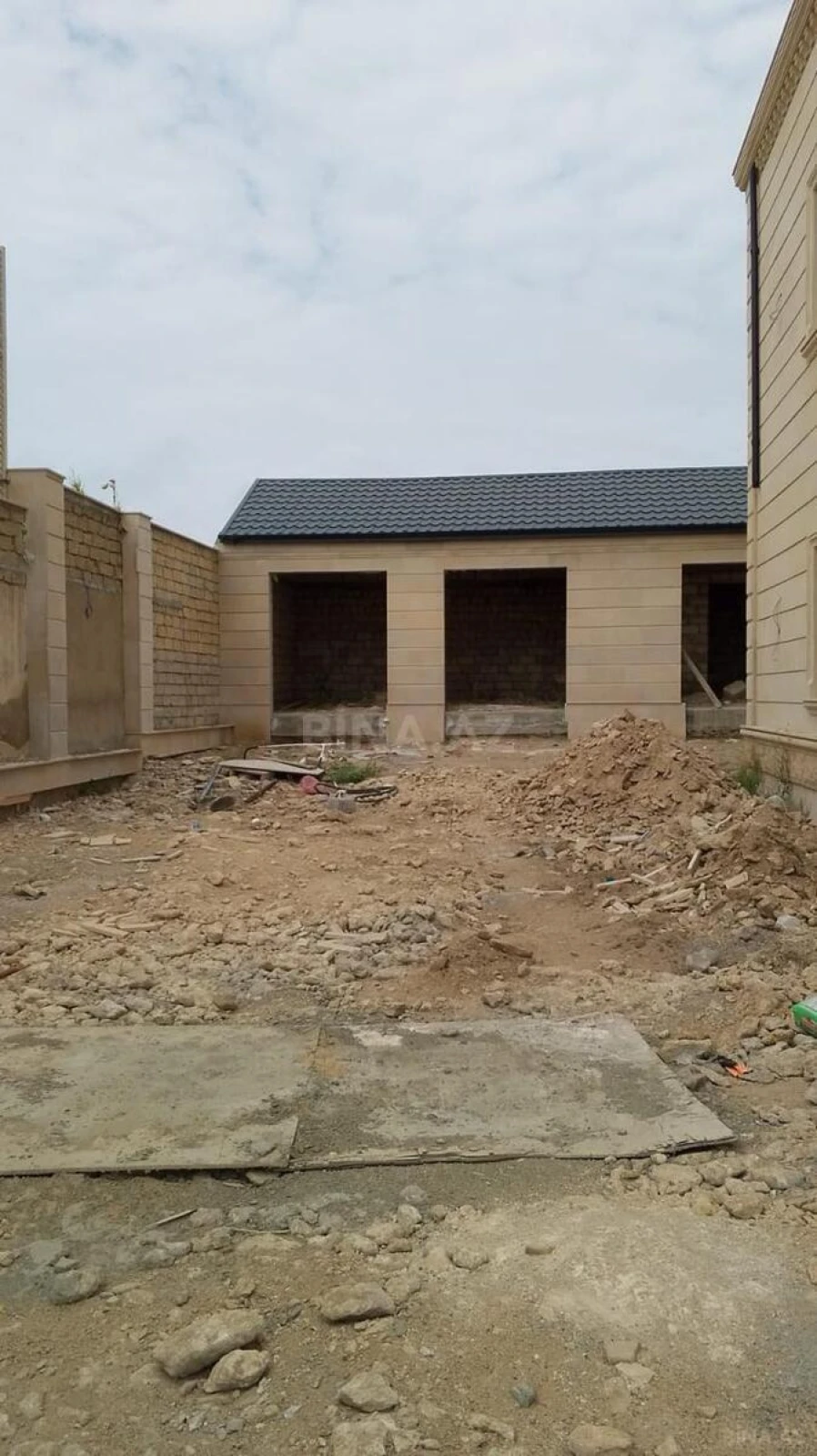 Satılır 6 otaqlı həyət evi 300 m²