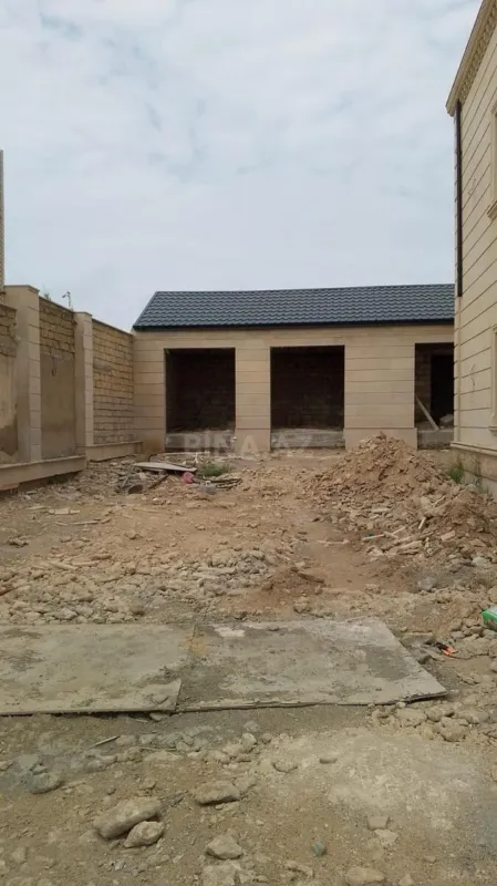 Satılır 6 otaqlı həyət evi 300 m²