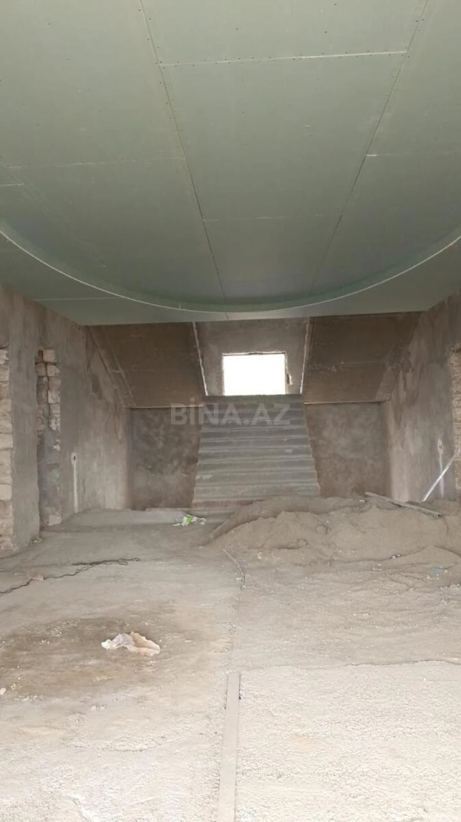 Satılır 6 otaqlı həyət evi 300 m²