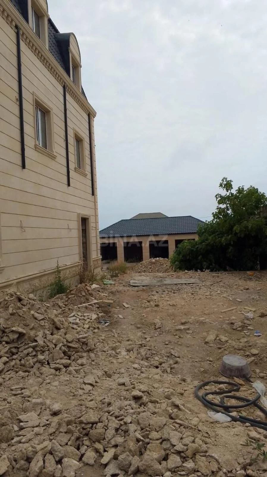 Satılır 6 otaqlı həyət evi 300 m²