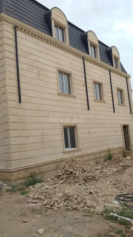 Satılır 6 otaqlı həyət evi 300 m²