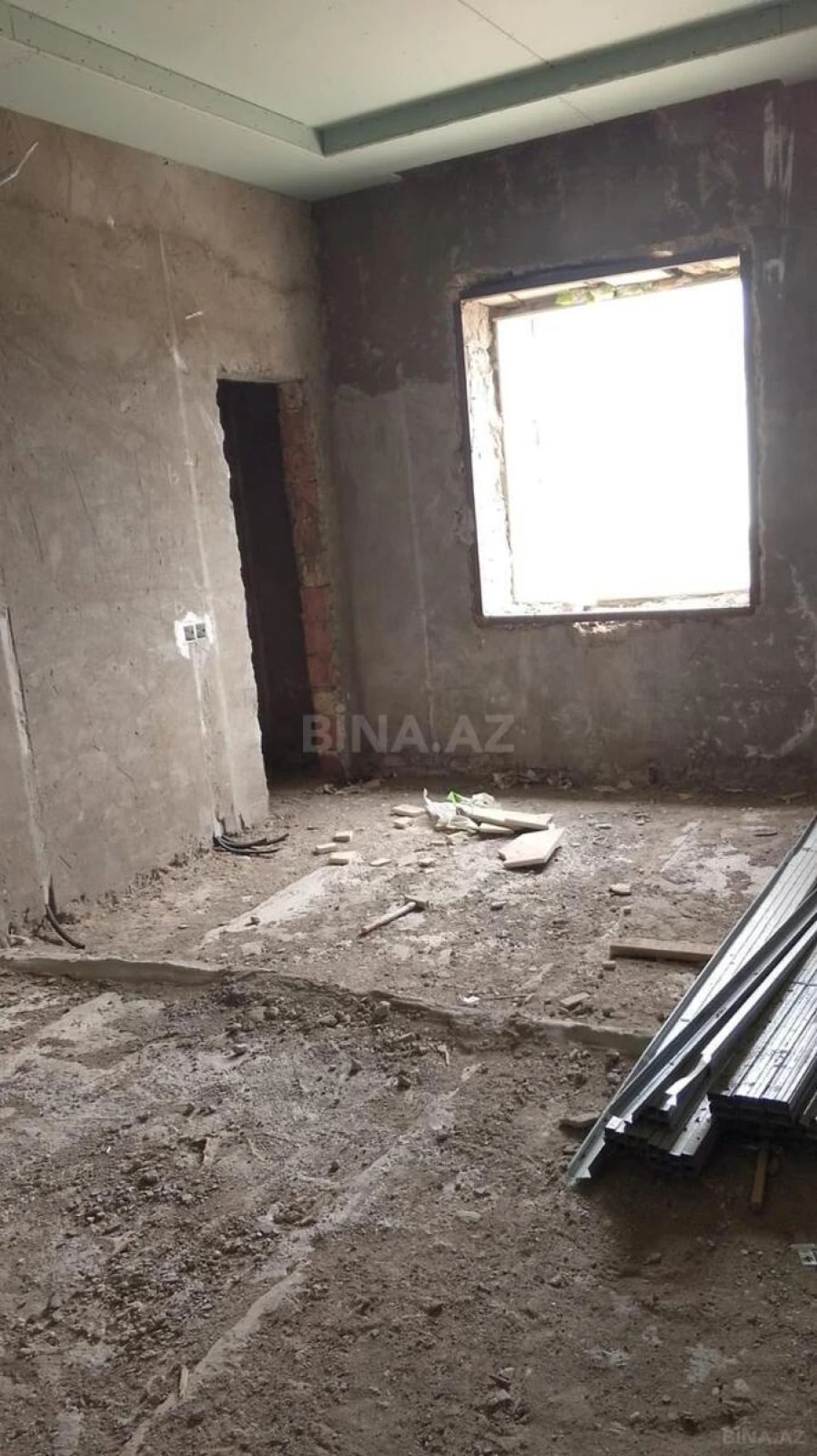 Satılır 6 otaqlı həyət evi 300 m²