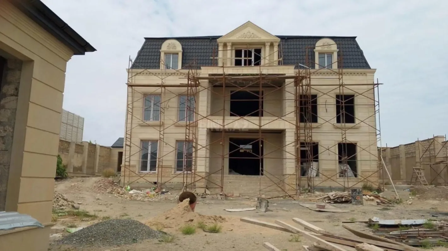 Satılır 6 otaqlı həyət evi 300 m²