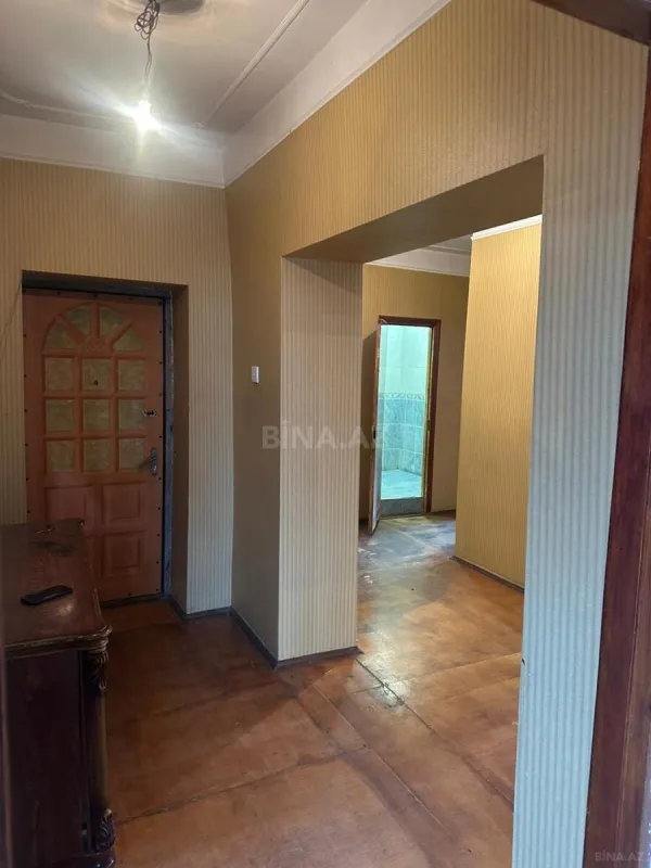 Satılır 4 otaqlı mənzil 130 m²