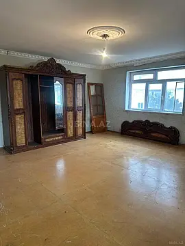 Satılır 4 otaqlı mənzil 130 m²