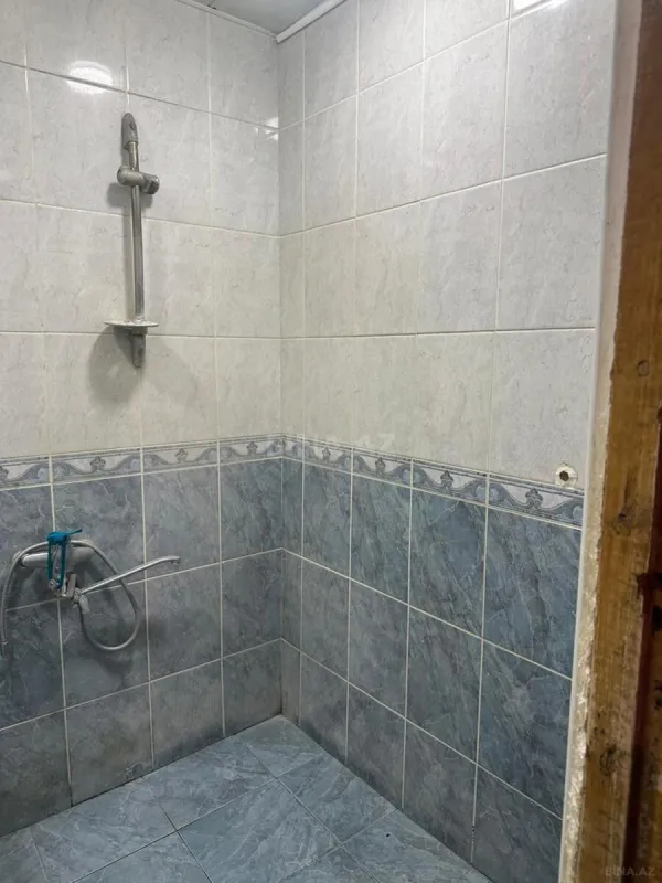 Satılır 4 otaqlı mənzil 130 m²