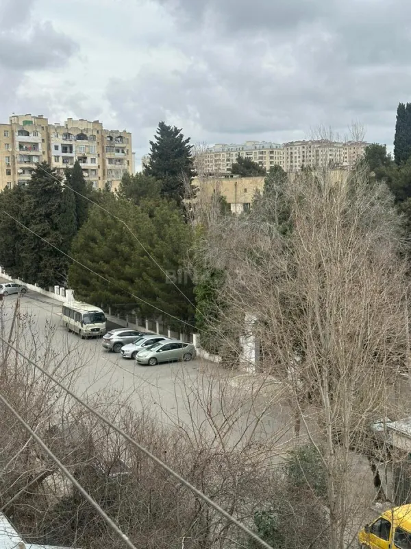 Satılır 4 otaqlı mənzil 130 m²