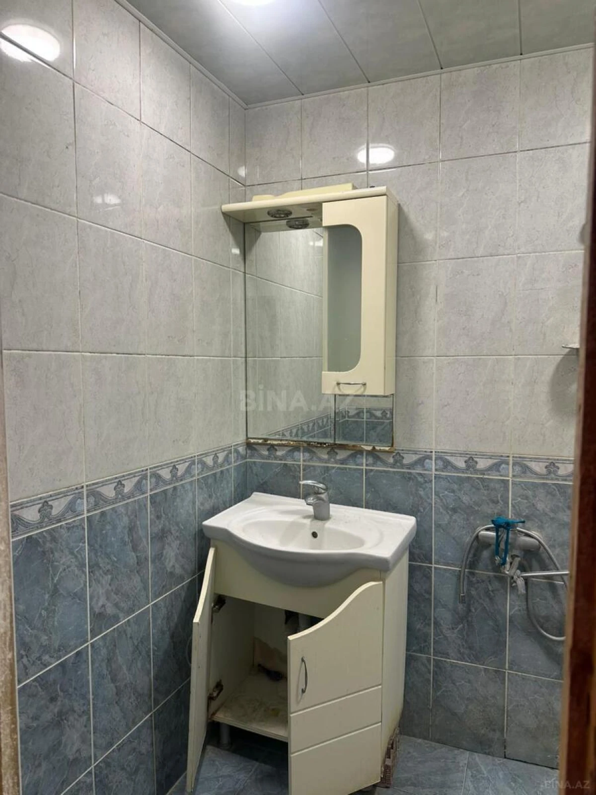 Satılır 4 otaqlı mənzil 130 m²