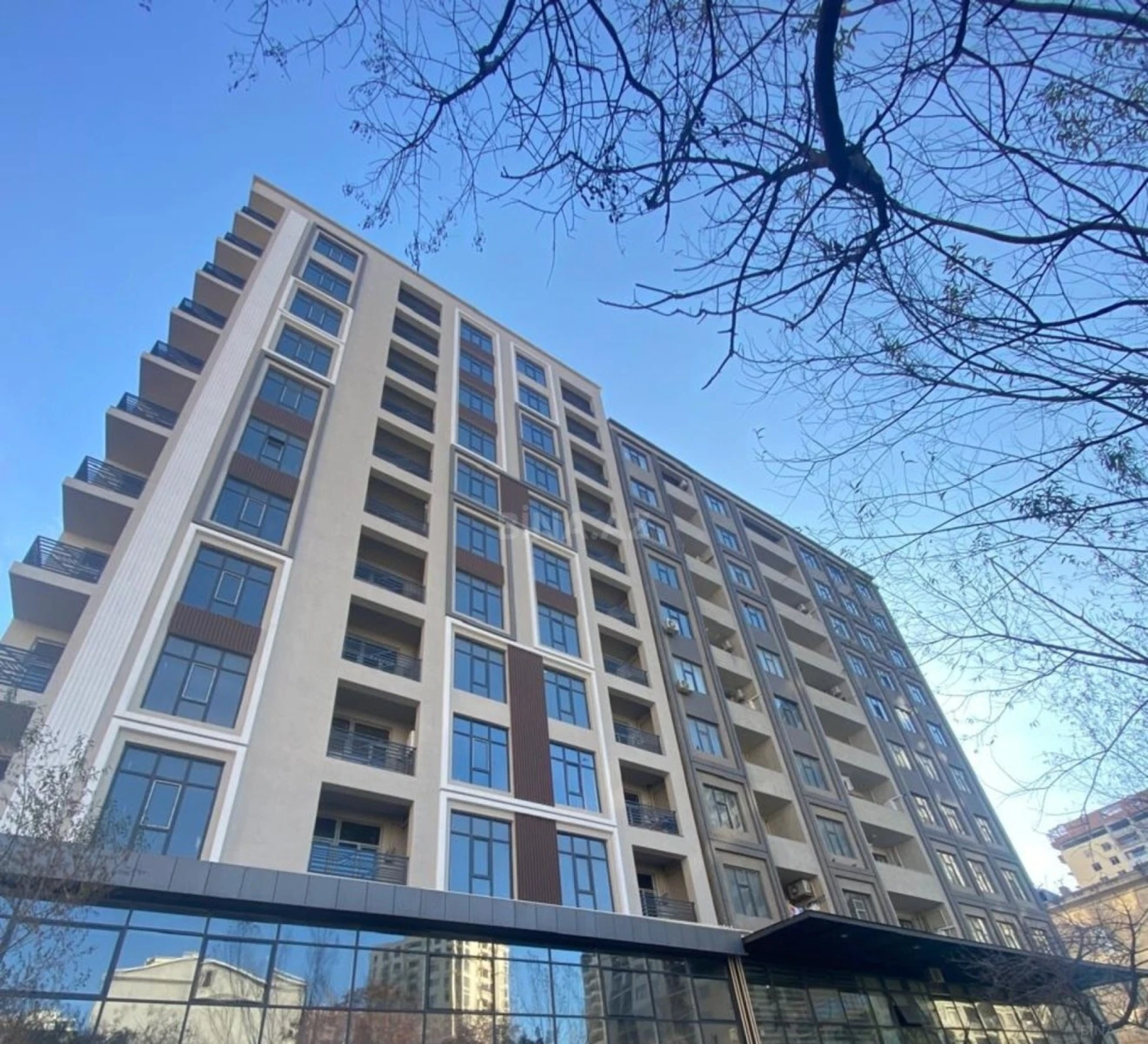 Satılır 3 otaqlı mənzil 167 m²