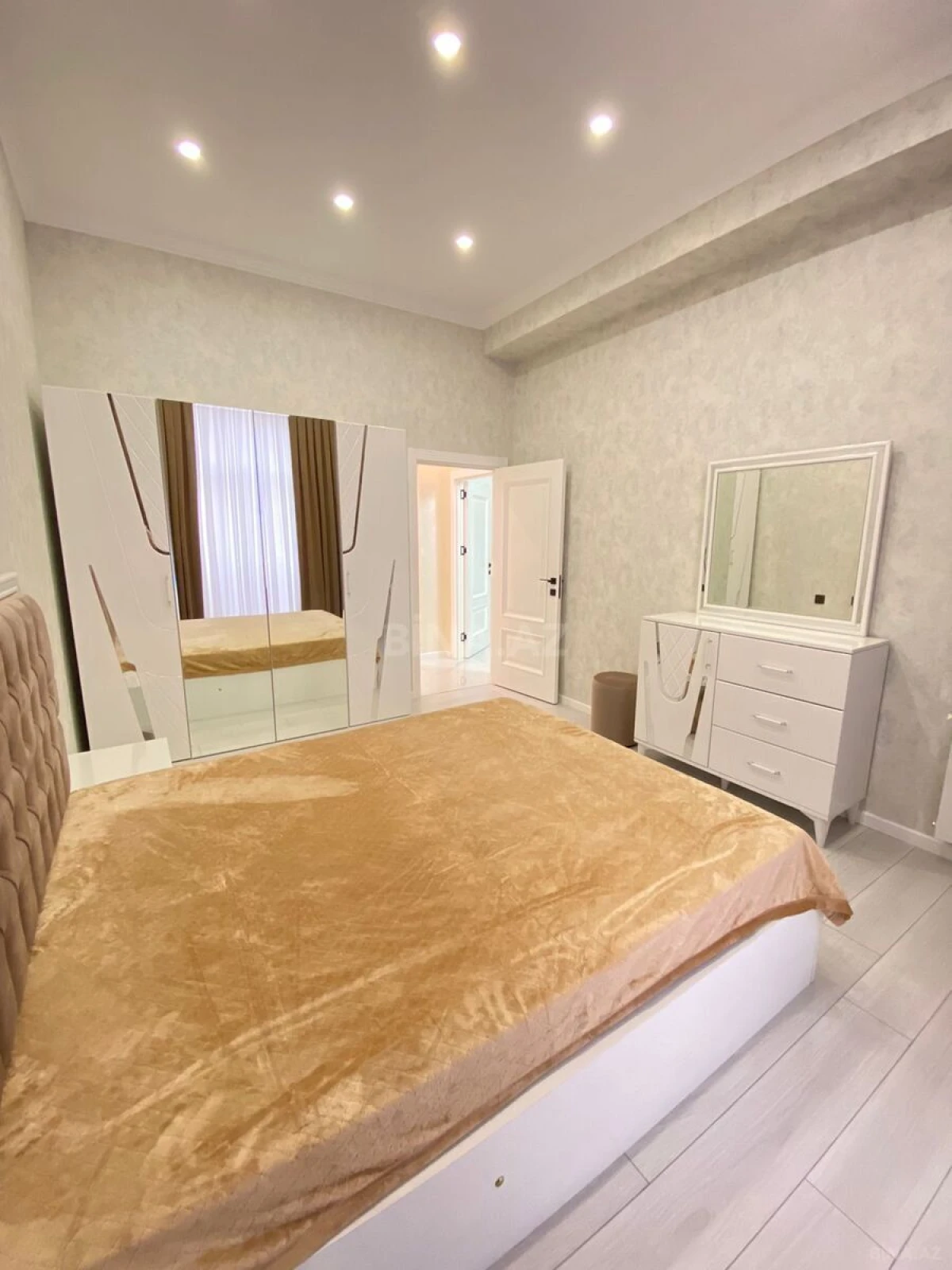 Kirayə verilir 3 otaqlı mənzil 120 m²