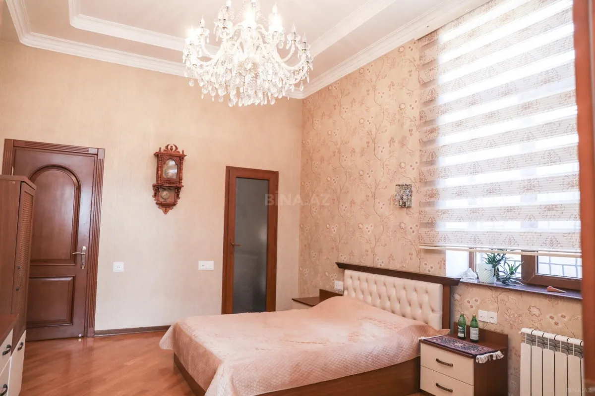 Satılır 10 otaqlı həyət evi 1000 m²