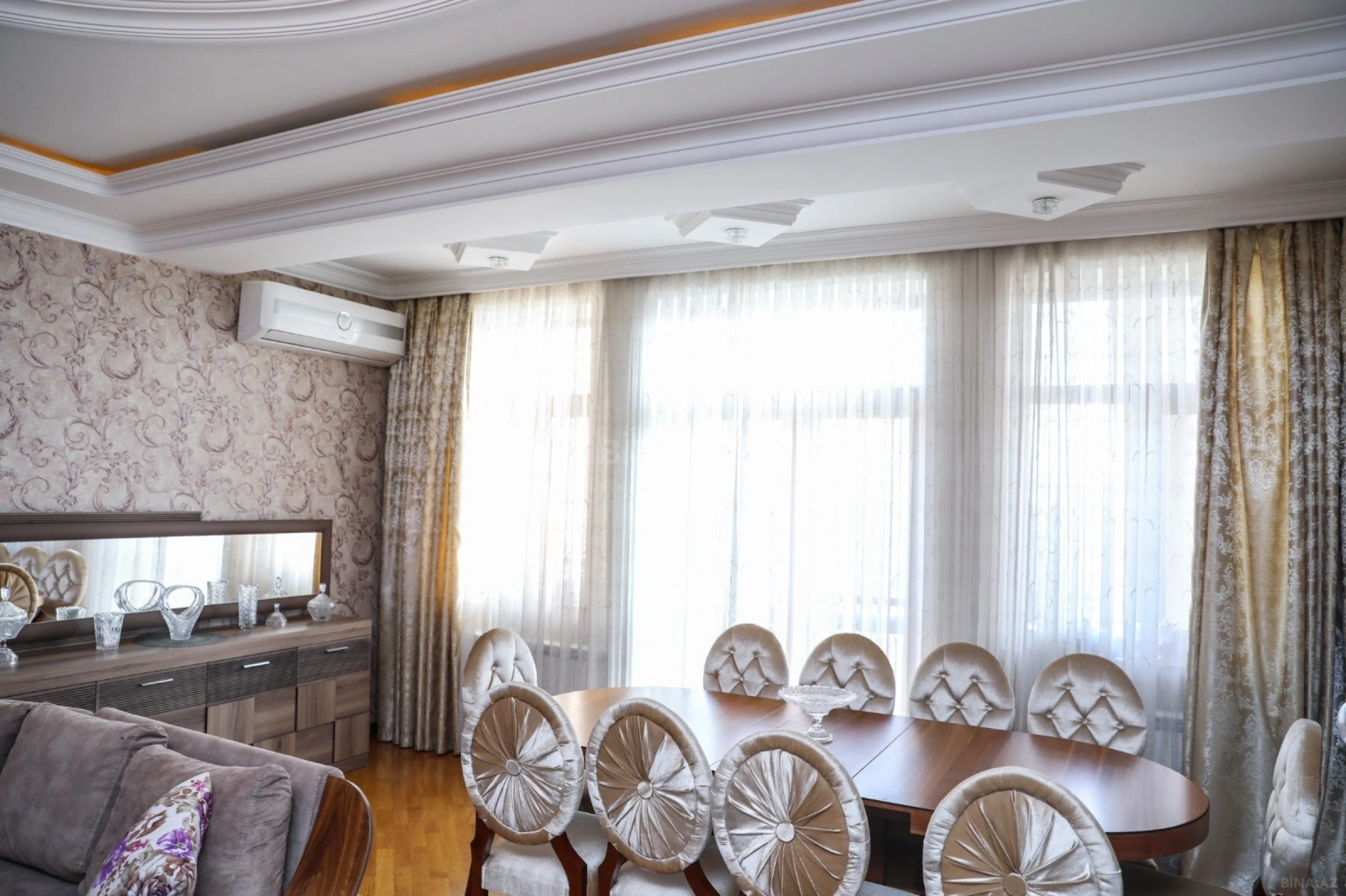 Satılır 10 otaqlı həyət evi 1000 m²