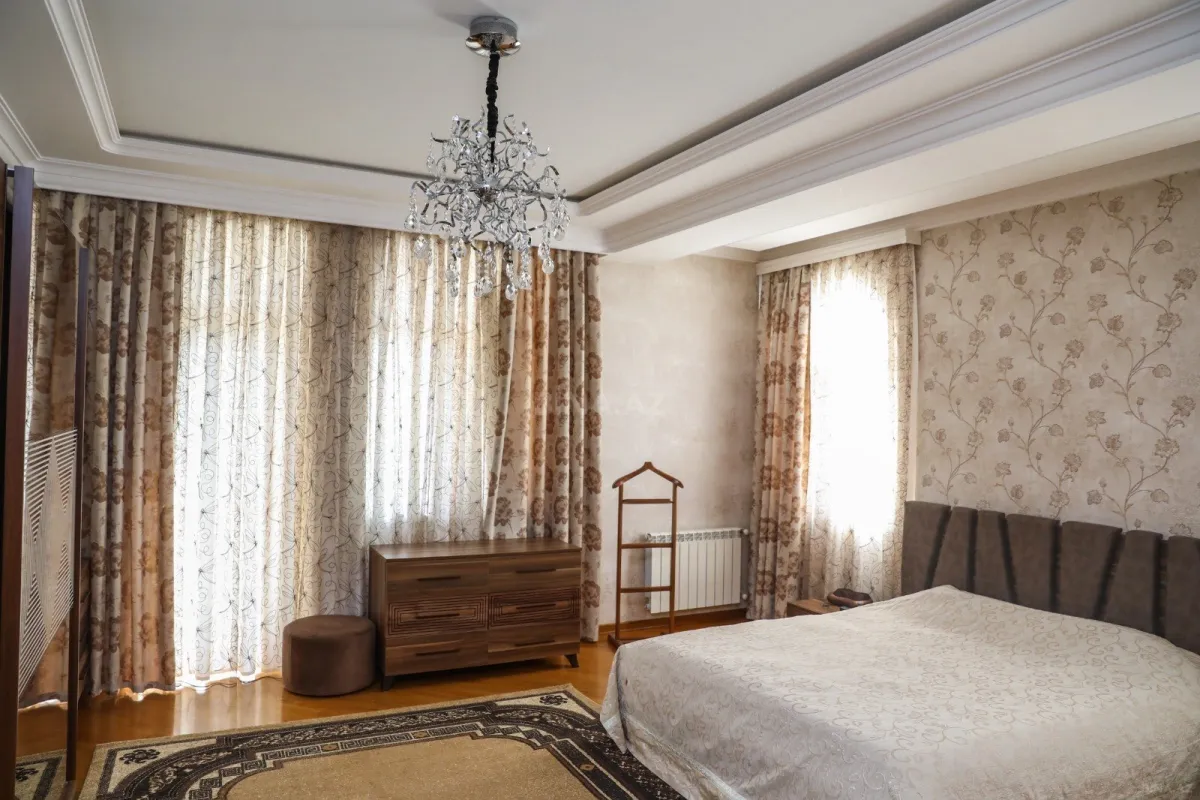 Satılır 10 otaqlı həyət evi 1000 m²