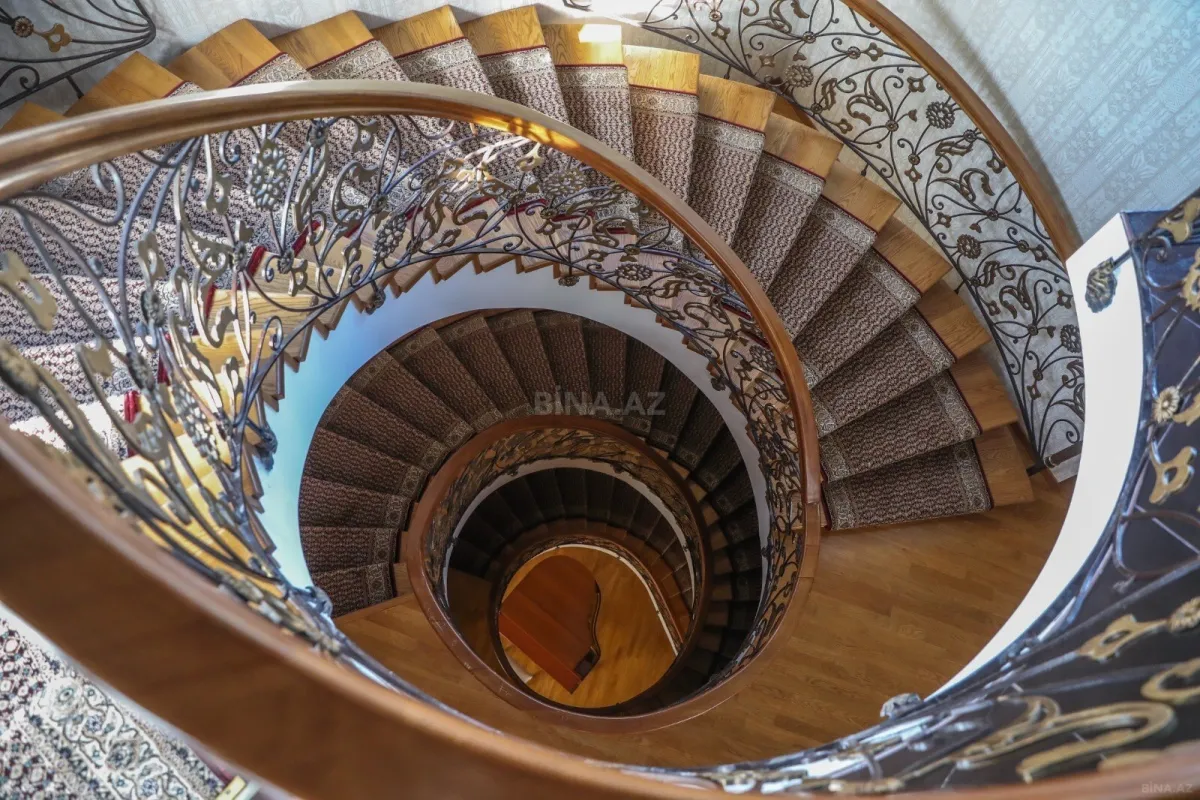 Satılır 10 otaqlı həyət evi 1000 m²