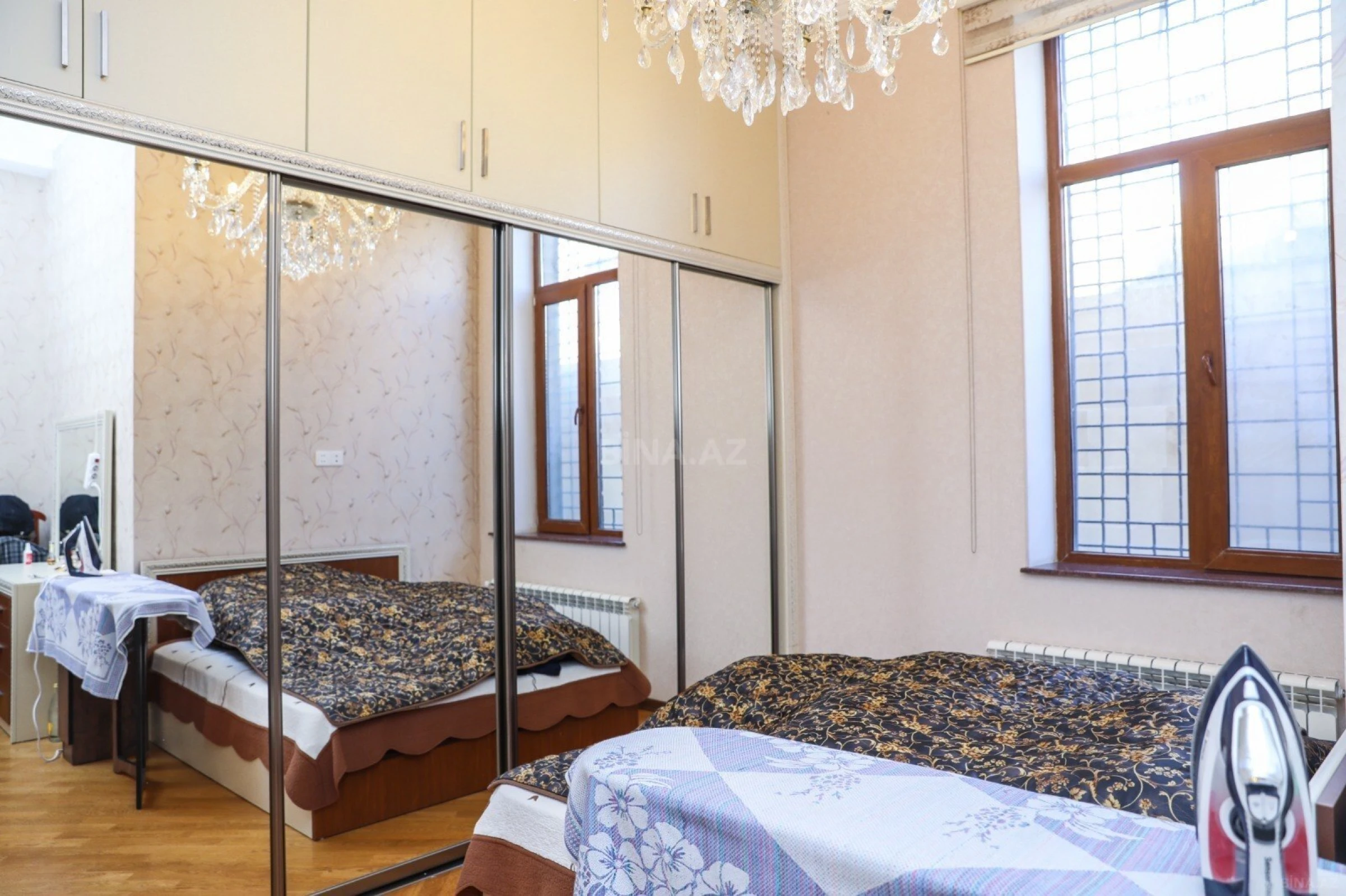 Satılır 10 otaqlı həyət evi 1000 m²